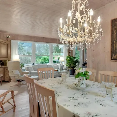 Lovely In With Kitchen בית נופש